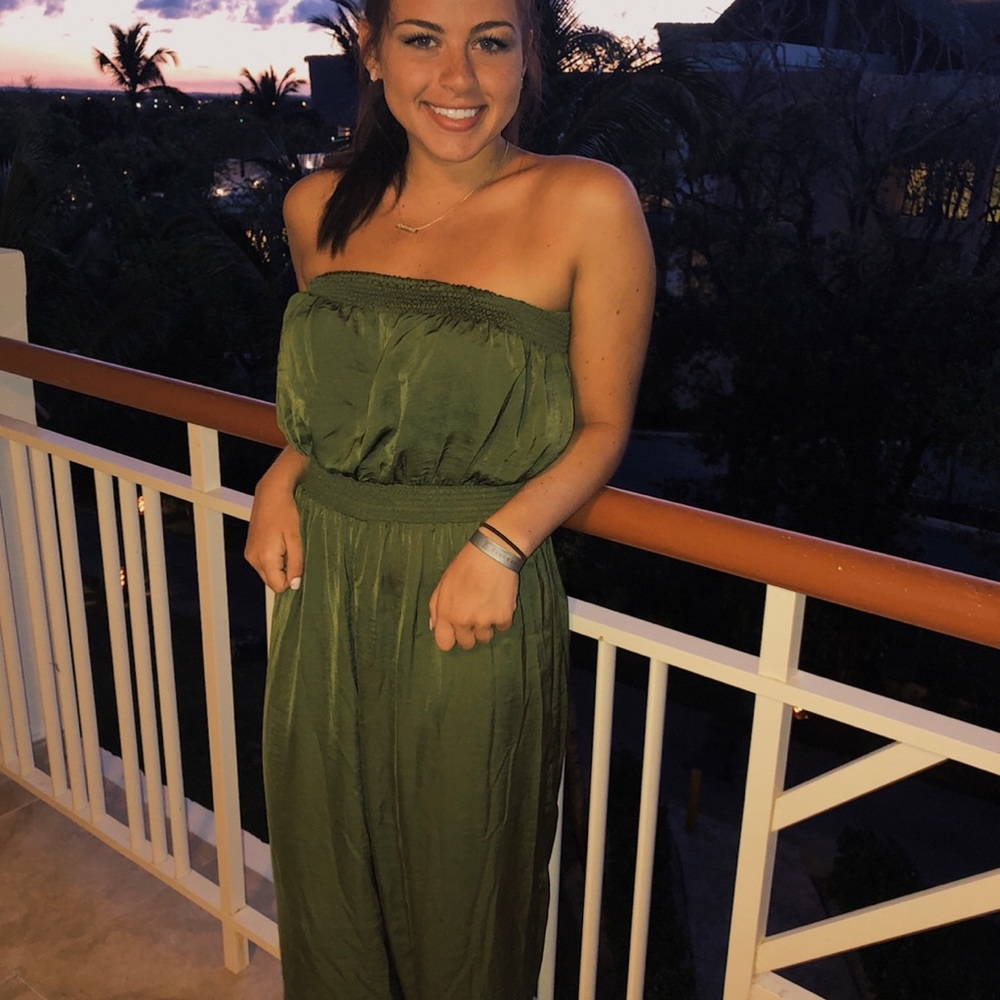 Green jumpsuit - Picture 2 of 3
